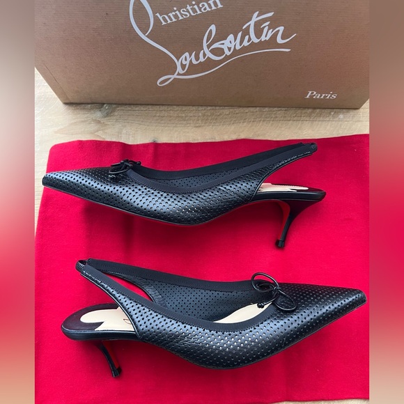 New Christian Louboutin HALL SLING PUMP 55
Perforated Leather Heels Size 7 - Picture 10 of 17